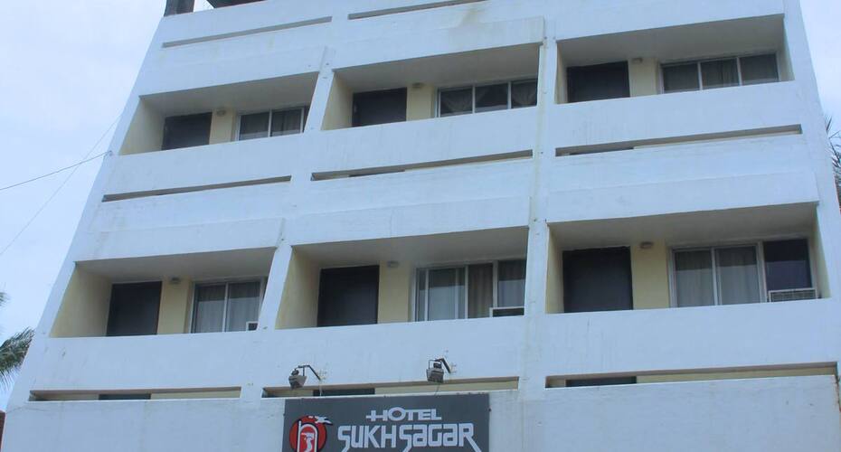 Hotel Sukh Sagar, Daman 1